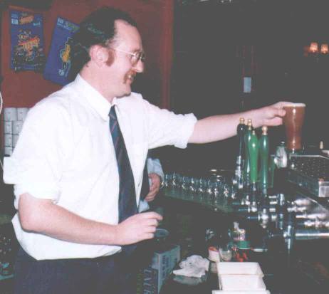 barman.jpg (19766 bytes)