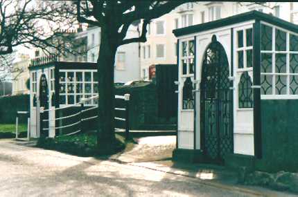Restored Cabmen's shelters. (19784 bytes)