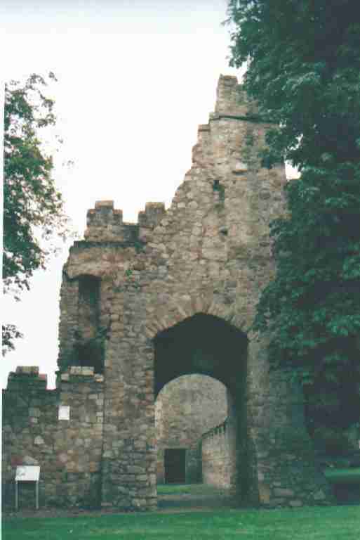 MonkCastle1.jpg (20381 bytes)